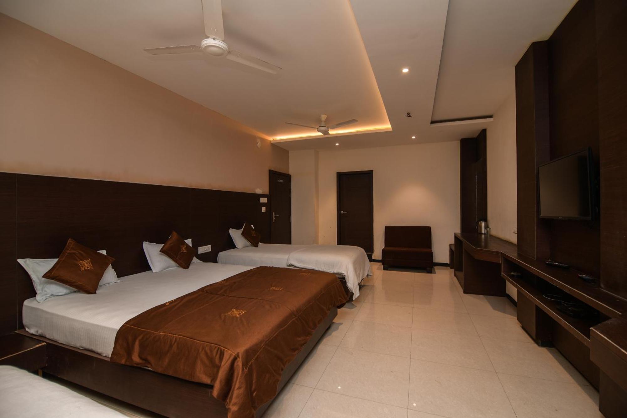 Shree Ram Hotel Ujjain Dış mekan fotoğraf