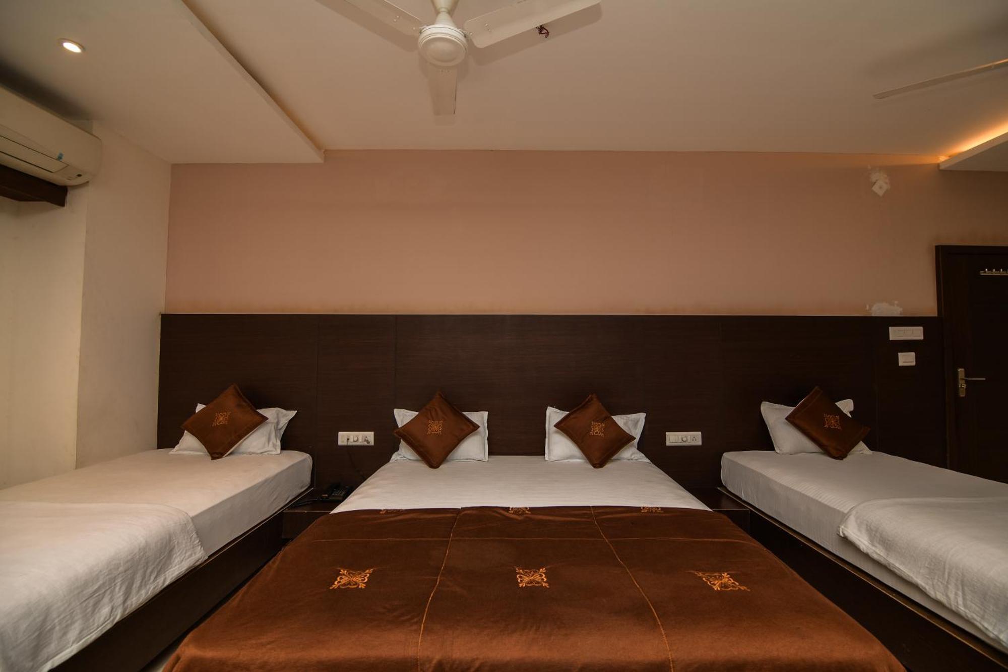 Shree Ram Hotel Ujjain Dış mekan fotoğraf