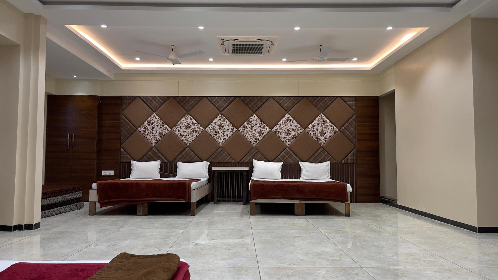 Shree Ram Hotel Ujjain Dış mekan fotoğraf