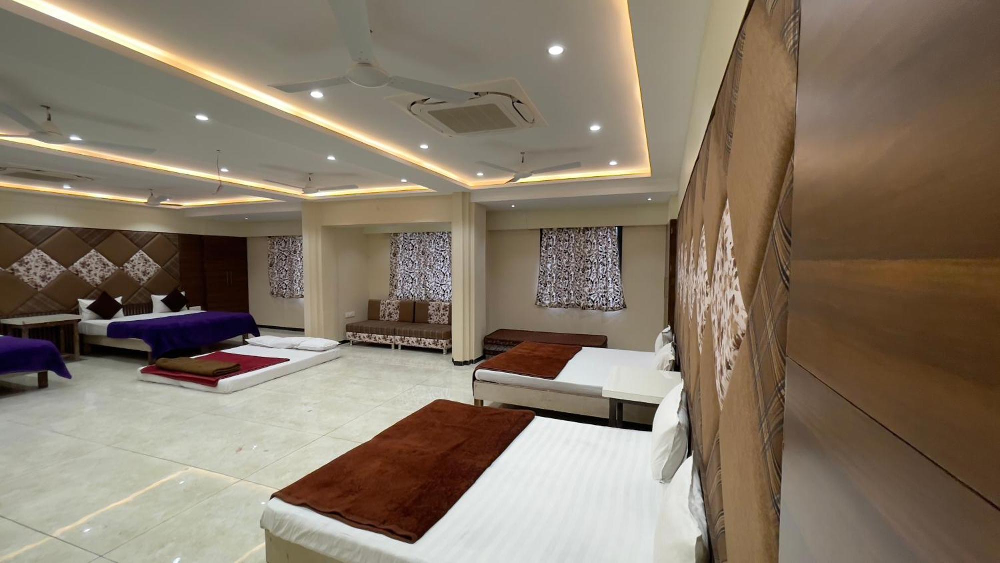 Shree Ram Hotel Ujjain Dış mekan fotoğraf