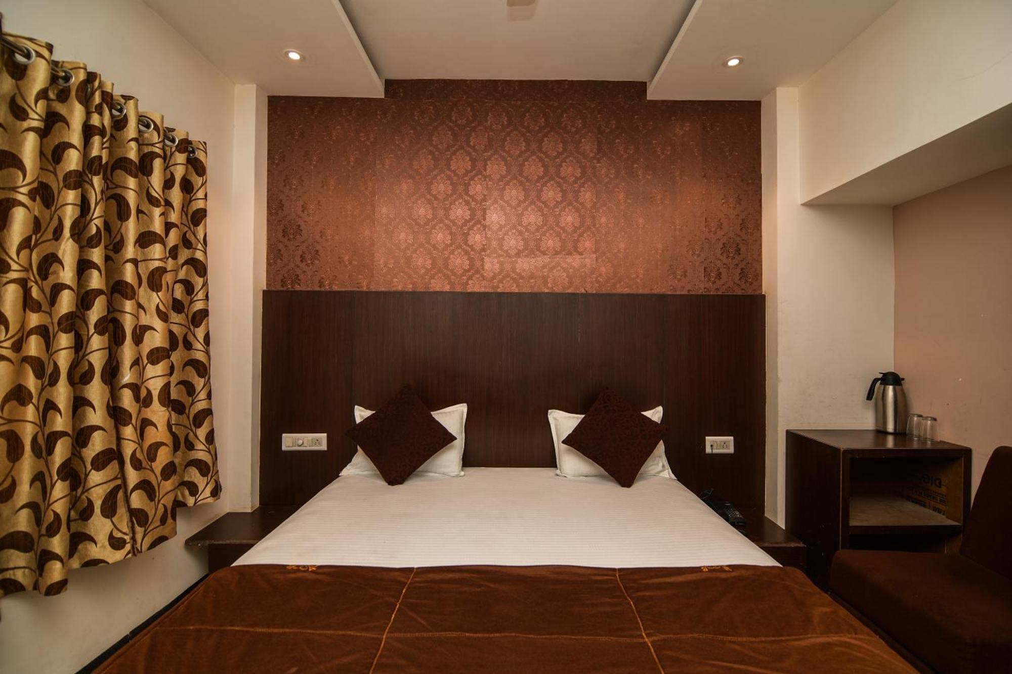 Shree Ram Hotel Ujjain Dış mekan fotoğraf